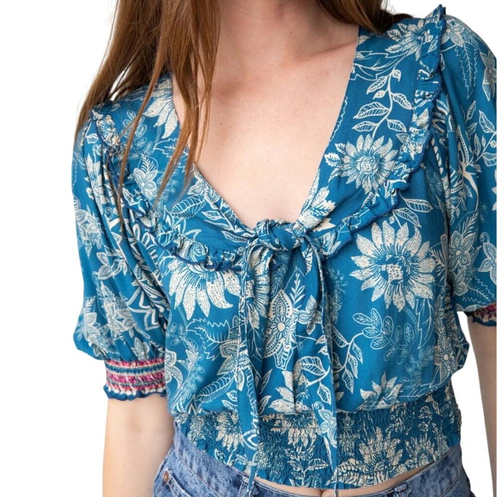 Natural Life Size Medium Blue Floral Boho Good Vibes Smocked Top